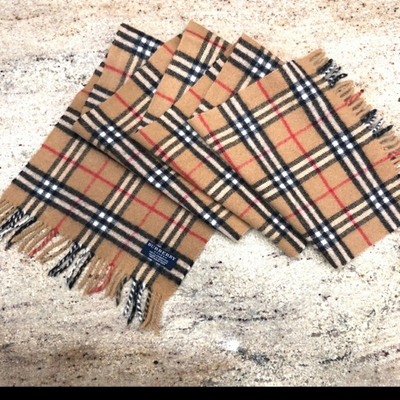 BURBERRY SCARF - Picture 3 of 4